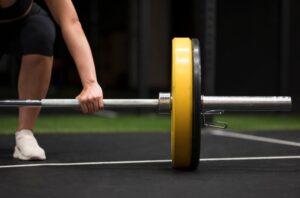 Спортивные товары: гантели, штанги и диски для штанги и гантелей