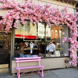 Цветочное оформление искусственными цветами: элегантность без ухода